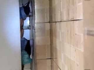 【四川某大学】厕拍学妹小嫩穴 差点翻车被抓到